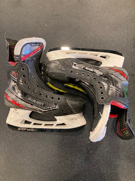 Junior Bauer Vapor 2X Hockey Skates Regular Width Size 2.5 (Used)