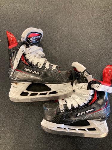 Youth Bauer Vapor 3X Pro Hockey Skates Regular Width 11.5 (Used)