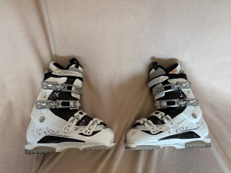 Women's Salomon All Mountain 6 Divine Ski Boots (Used)