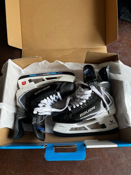 2025 Bauer Vapor Flylite Hockey Skates Size 8 Fit 2 (NEW) NO STEEL INCLUDED (Willing to negotiate)