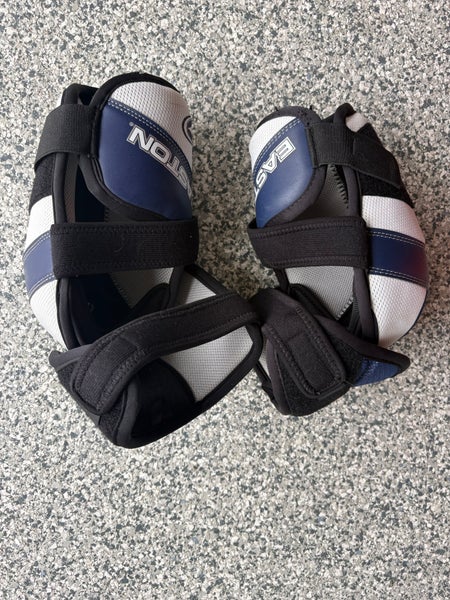 Medium Senior Easton Synergy 100 Elbow Pads (Used)