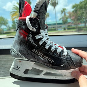 Bauer X5 Pro JR1 Skates w/ Bladetech Black DLC Steel – Reg Width – Size 1 (Used, 2024 Model)