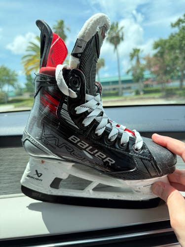 Bauer X5 Pro JR1 Skates w/ Bladetech Black DLC Steel – Reg Width – Size 1 (Used, 2024 Model)