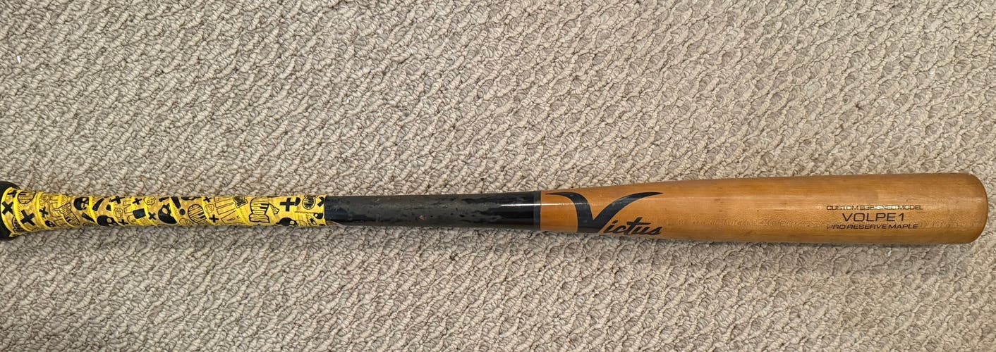 Victus Volpe1 Maple Bat (-3) 30 oz 33" (Used)