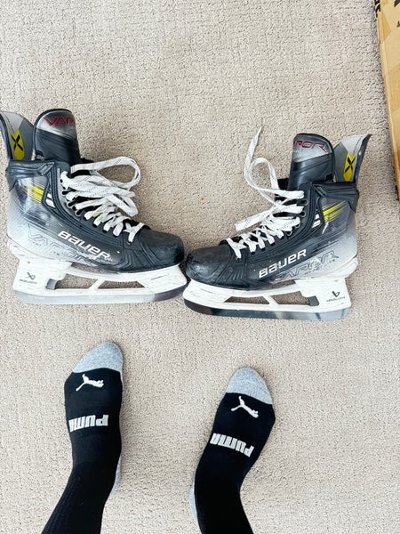 2020 Bauer Vapor Hyperlite 2 Hockey Skates  9 (Used)