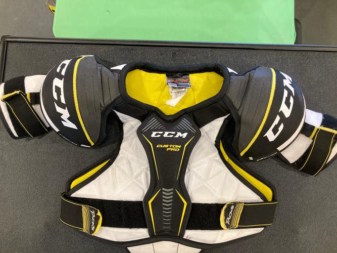 CCM Tacks Custom Pro Shoulder Pads | Senior Small