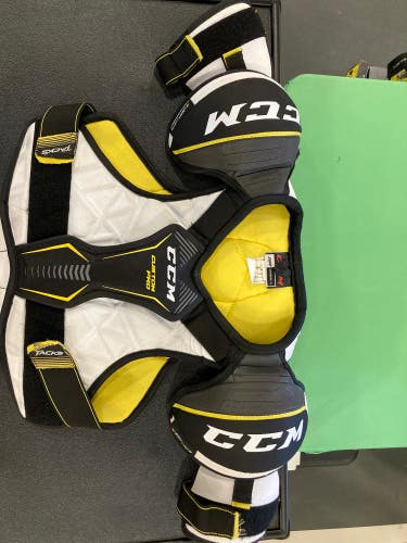 CCM Tacks Custom Pro Shoulder Pads | Senior Small