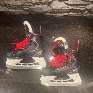 Bauer Vapour 2.7x Youth Size 11D Skates