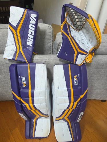 34" Vaughn V10 Pro Carbon Regular Goalie Full Set (Used)