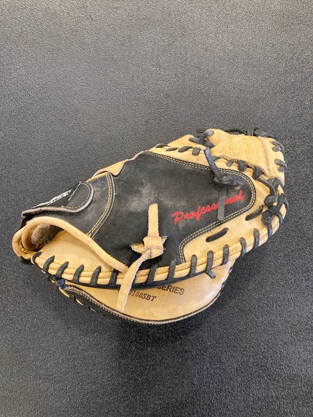 Adult All Star CM3100BT RH Catcher's Glove 33.5" (Used)