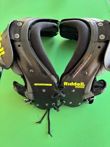 Medium Youth Riddell Surge Shoulder Pads