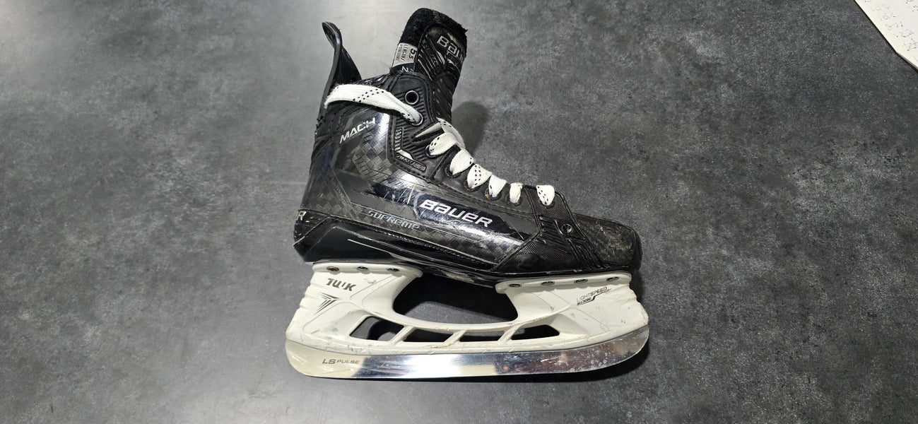 2023 Bauer Supreme Mach Hockey Skates Wide Width Size 5.5 (Used)