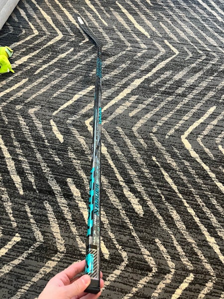 New Senior Bauer Twitch Left Hand P92 77 flex