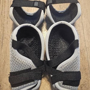 Senior Medium CCM EP100 Elbow Pads (Used)