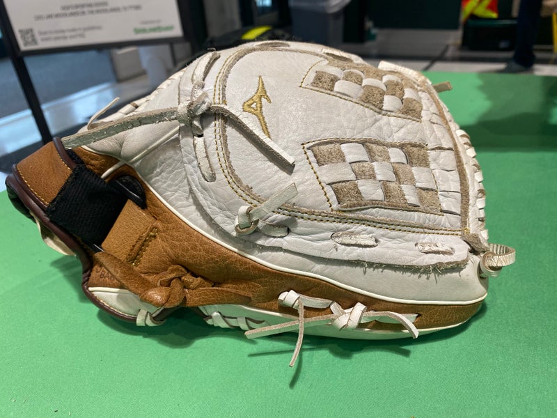 White Mizuno Supreme RH Infield Softball Glove 12" (Used)