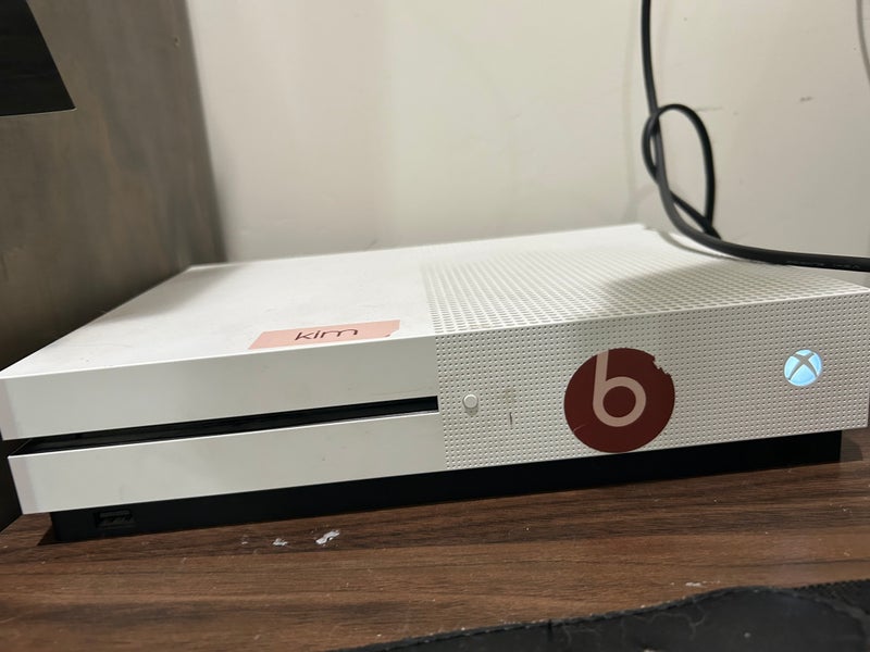 Xbox One S (lightly Used)