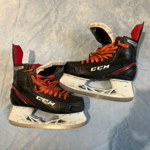 Intermediate CCM JetSpeed FT455 Hockey Skates Regular Width 6 (Used)