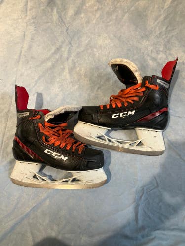 Intermediate CCM JetSpeed FT455 Hockey Skates Regular Width 6 (Used)