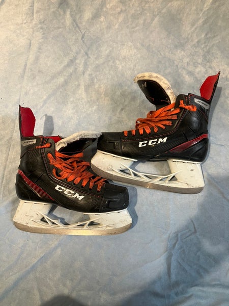 Intermediate CCM JetSpeed FT455 Hockey Skates Regular Width 6 (Used)