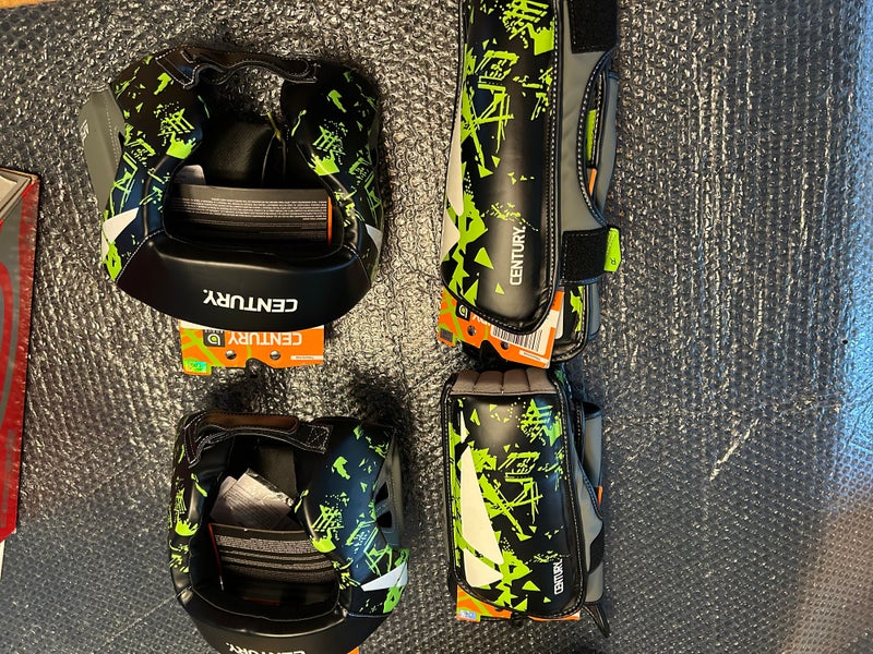 Lot of 4 - mma kickboxing new youth large /xl head gear and shin guards