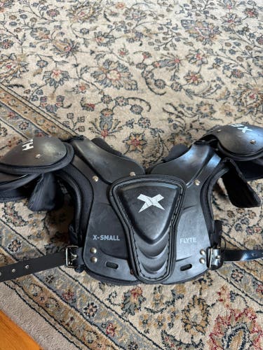 XS Youth Xenith Shoulder Pads (Used)