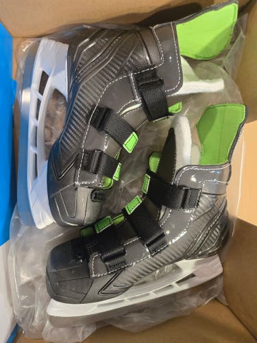 2024 Bauer Supreme M40 Hockey Skates Size 2.5 (Used)