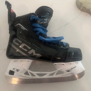 2023 CCM JetSpeed FT690 Hockey Skates Regular Width  6 (Used)