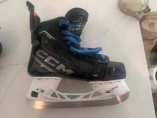 2023 CCM JetSpeed FT690 Hockey Skates Regular Width 6 (Used)