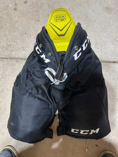 Medium Junior CCM Tacks 9040 Hockey Pants (Used)
