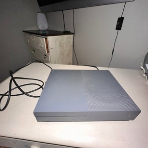 Xbox One S (Used)