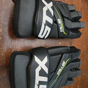 STX Stallion 200 Lacrosse Gloves Medium (Used)