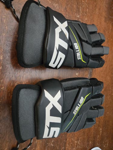 STX Stallion 200 Lacrosse Gloves Medium (Used)