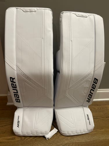 New w/tags Bauer White Sr Large M5 Pro Goalie Pads
