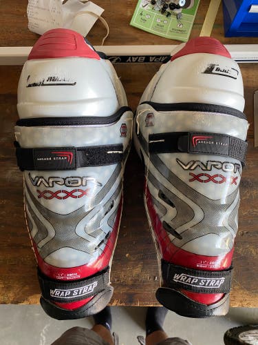Intermediate Bauer Vapor XXXX 11" Shin Pads (Used)