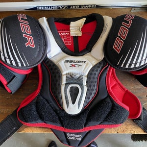 Small Junior Bauer Vapor X7.0 Shoulder Pads (Used)