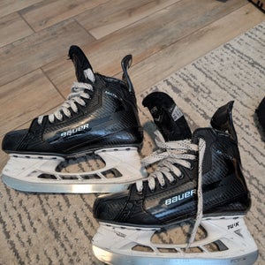 Bauer Supreme Matrix Hockey Skates Size 5.5 (Used)