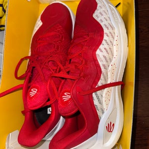 CURRY 11 “Team” Size M 10.0