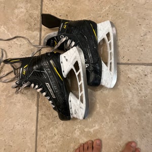 Bauer Supreme M1 Hockey Skates Regular Width Size 3.5 (Used)