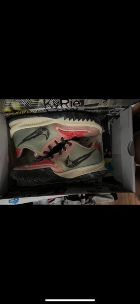 Kyrie corals 4