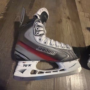 Bauer Vapor Hockey Skates Regular Width Size 3.5 (Used)