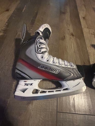 Bauer Vapor Hockey Skates Regular Width Size 3.5 (Used)