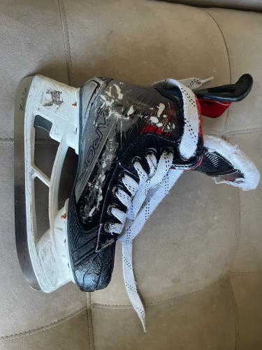 Bauer Vapor 3X Hockey Skates Size 1.5 (Used)