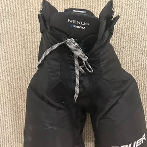 Bauer women’s Nexus9000 hockey pants.