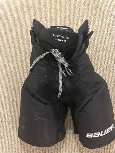 Bauer women’s Nexus9000 hockey pants.