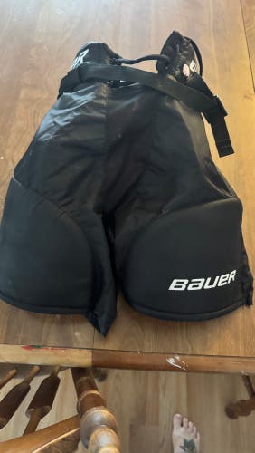Medium Youth Bauer Hockey Pants (Used)