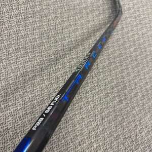 Bauer Blue Nexus Tracer 65 Flex P28 curve Right hand stick