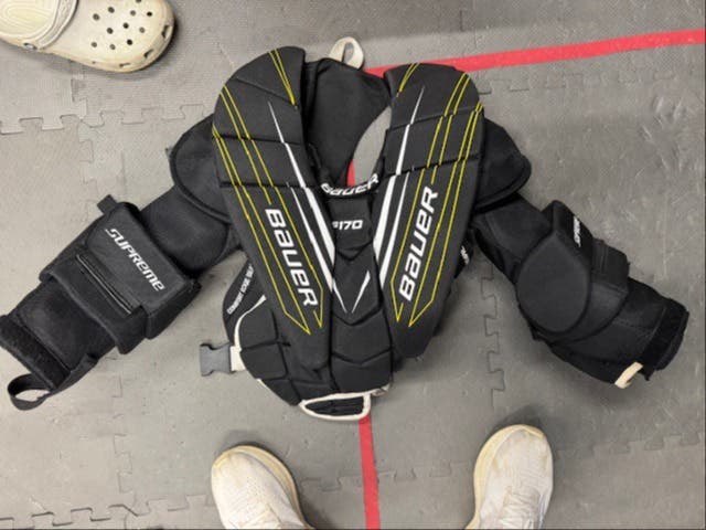 Junior Large Bauer Supreme S170 Goalie Chest Protector (Used)