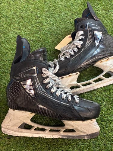 Senior True SVH Pro Hockey Skates Regular Width 8 (Used)