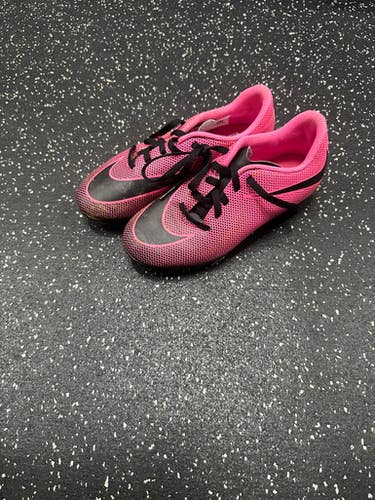 Used Nike Soccer Cleats Pink Junior 02.5 11849-S000028853