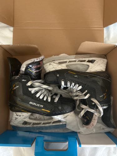 Bauer Supreme M5 Pro Hockey Skates Regular Width 6.5 (Used)